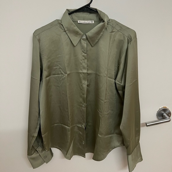 Abercrombie Blouse | size medium | NWT - Picture 1 of 3